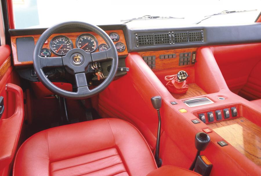 Торпедо Lamborghini LM002 1986 года  (фото 11 из 35)